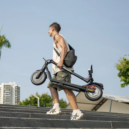 Trottinette Électrique 5TH WHEEL : 10" Pneus Pleins, 600W, 25 km/h, 30 km Autonomie, Clignotants